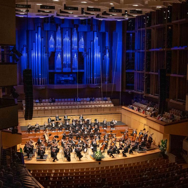 Queensland Symphony Orchestra auf der Bühne des Queensland Performing Arts Centre, Brisbane, Queensland © Peter Wallis, Queensland Symphony Orchestra Queensland Symphony Orchestra auf der Bühne des Queensland Performing Arts Centre, Brisbane, Queensland © Peter Wallis, Queensland Symphony Orchestra