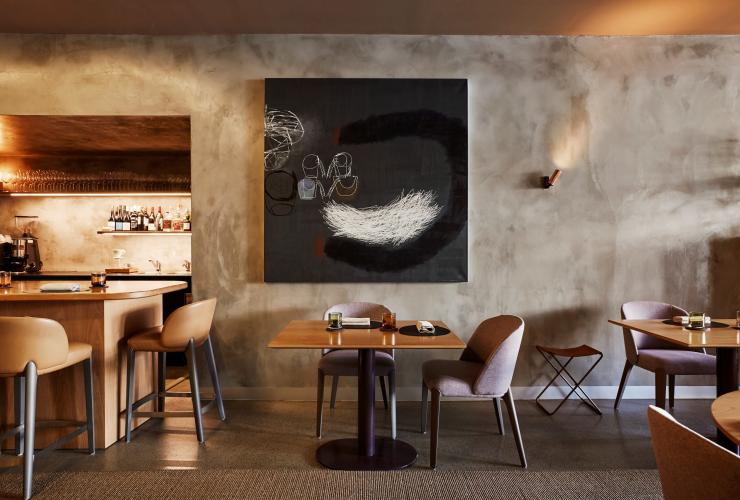 Intérieur chaleureux et terreux d'Amaru, Melbourne, Victoria © John O'Rourke Intérieur chaleureux et terreux d'Amaru, Melbourne, Victoria © John O'Rourke