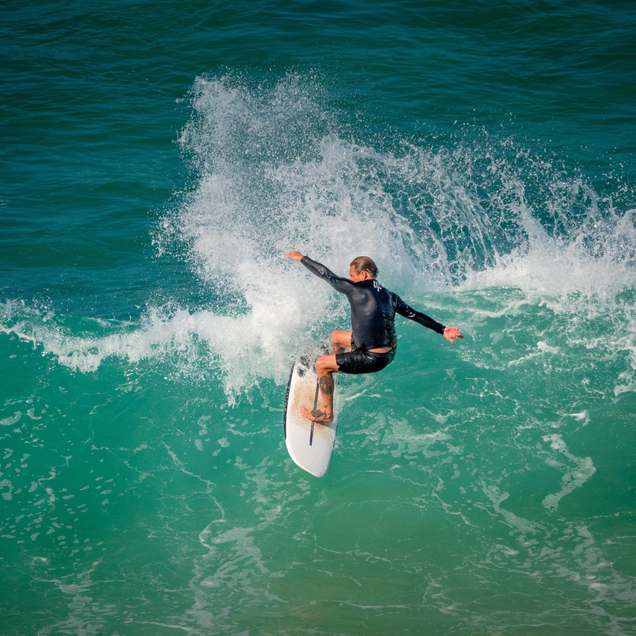  Berselancar di Gold Coast © Tourism Australia