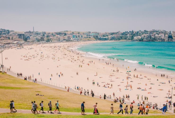 Bondi Beach, Sydney, New South Wales © Tourism Australia