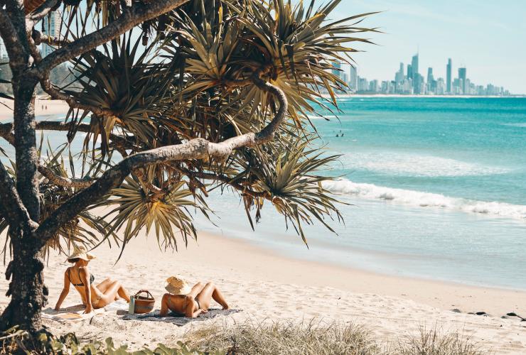 Burleigh Heads, Gold Coast, Queensland © Tourism Australia