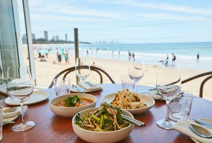 A seaside table at Rick Shores, Burleigh Heads, Queensland © Tourism and Events Queensland 