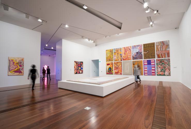 ビクトリア州、メルボルン、ビクトリア国立美術館（NGV）、イアン・ポッター・センター © Tourism Australia